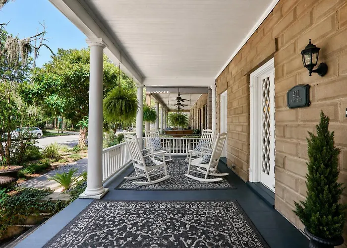 Downtown Savannah Oasis
