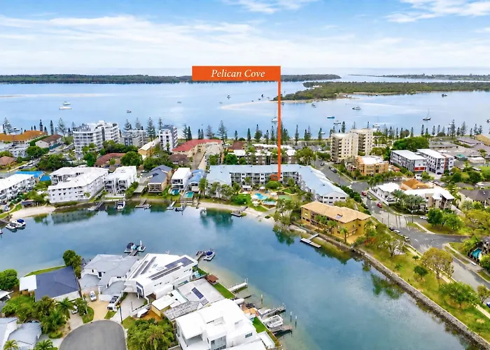 Pelican Cove Waterfront Apartment Gold Coast
