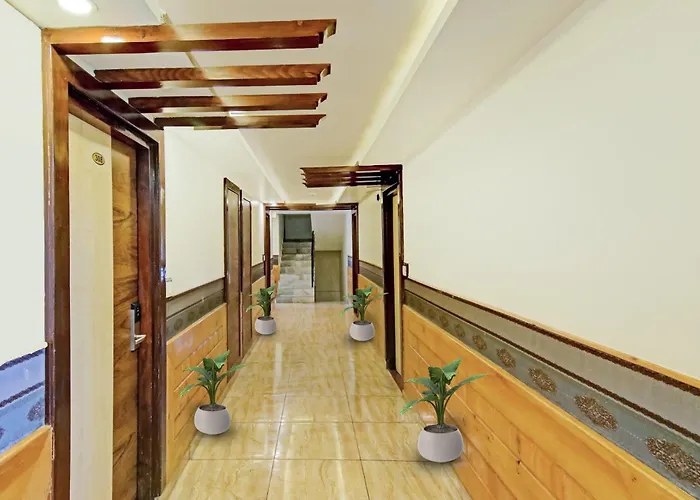 Townhouse Oak Rohtang Heights Hotel Manali 