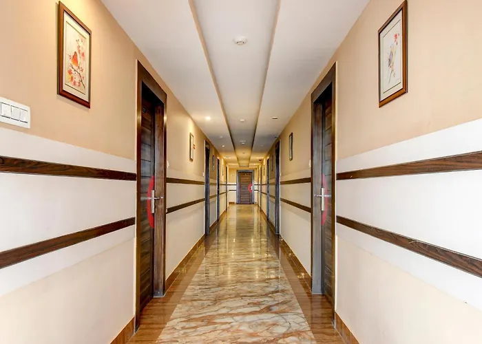 Super Townhouse Oak Hind Palace Near Gomti Riverfront Park Lucknow