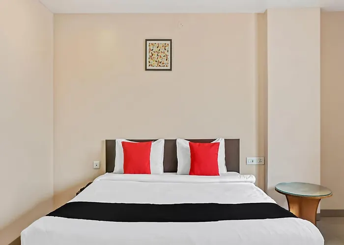 Hotel O Log Inn Plaza Pune