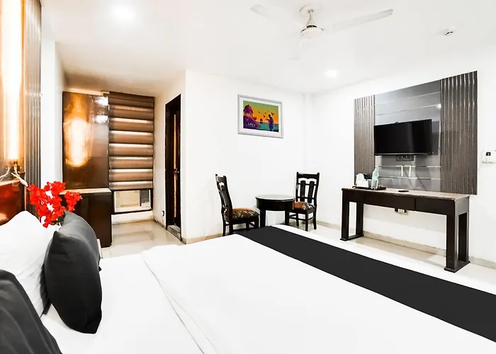 Hotel O Grand Peepal Delhi 
