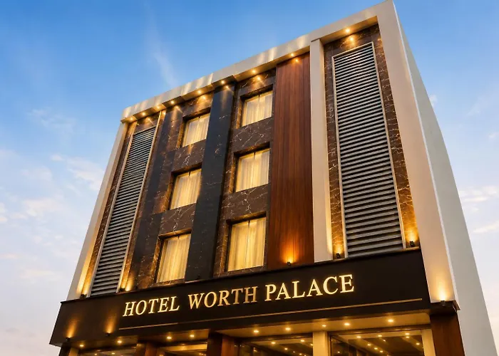 Hotel Worth - 1 Minute From Connaught Place & New Delhi Station