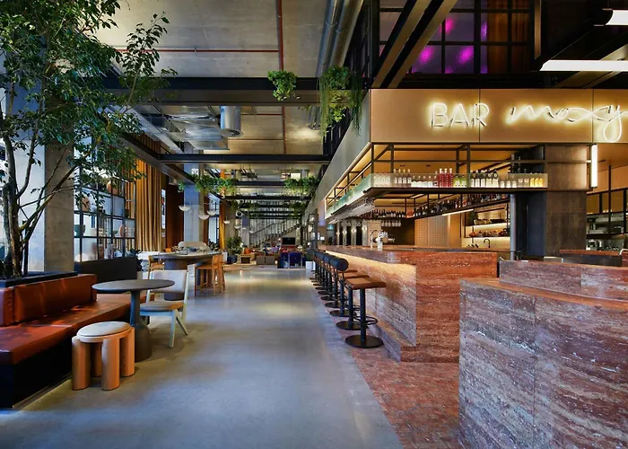 Moxy Sydney Airport Hotel