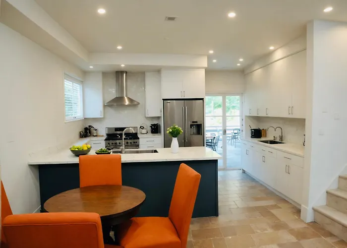 Hollywood Boutique Residences With Free Parking Los Angeles