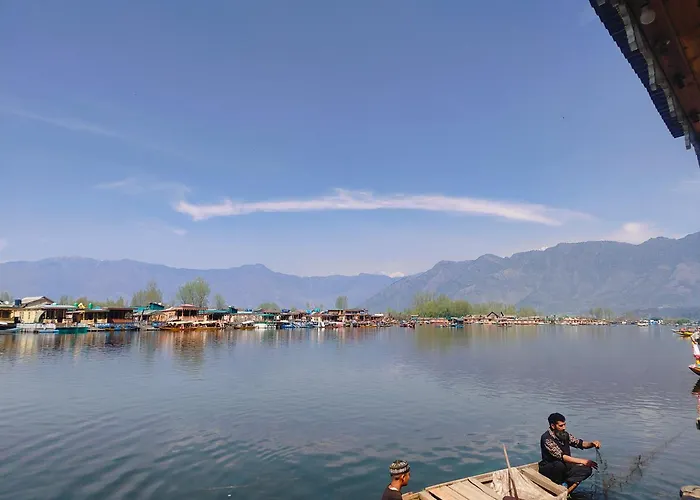 Lalarukh Group Of Houseboats Hotel Srinagar 