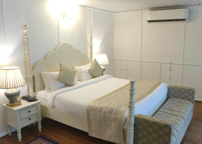 The Heritage Club - Tripura Castle Hotel And Spa Shillong