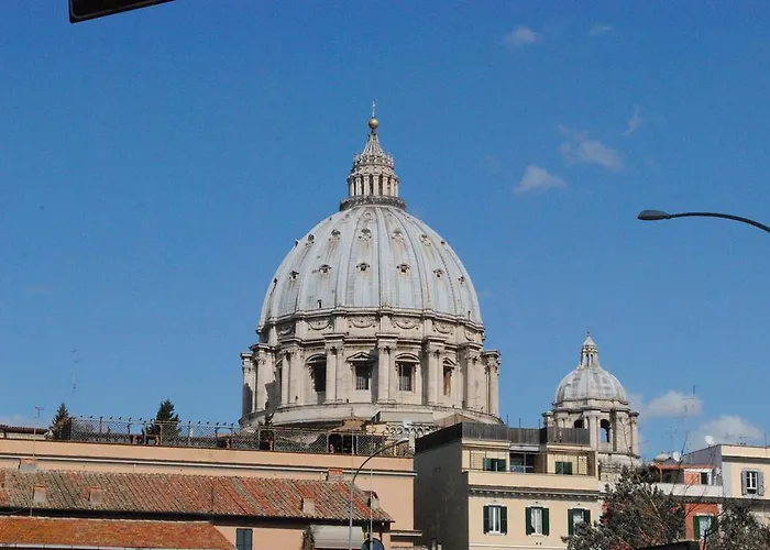 Di Fronte Alla Cupola Rome