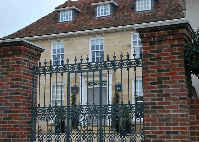 Montpellier House Bed & Breakfast Milton Keynes