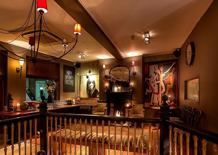 The Crown And Sceptre Hotel London