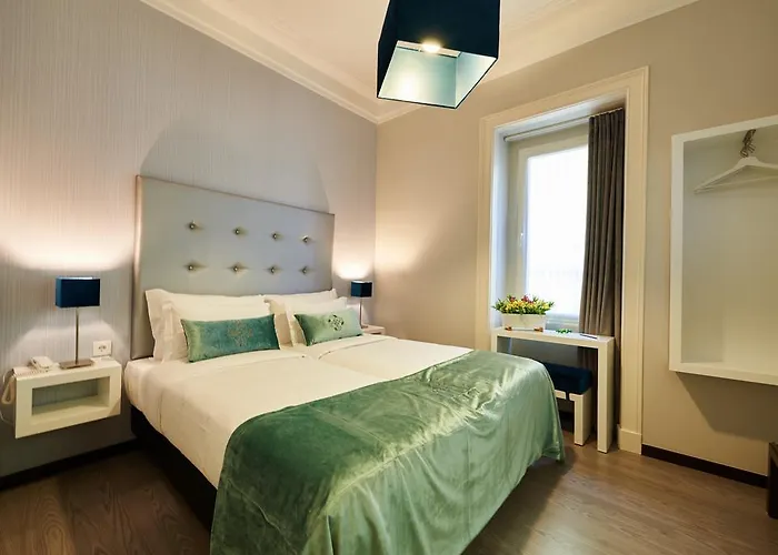 Silk Lisbon Bed & Breakfast
