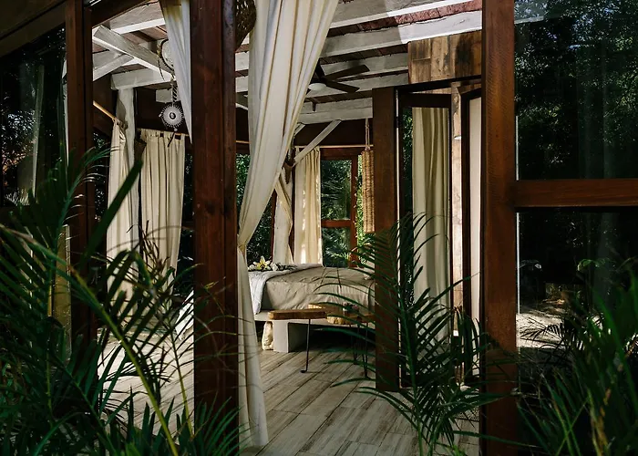 Mamasan Treehouses & Cabins Tulum