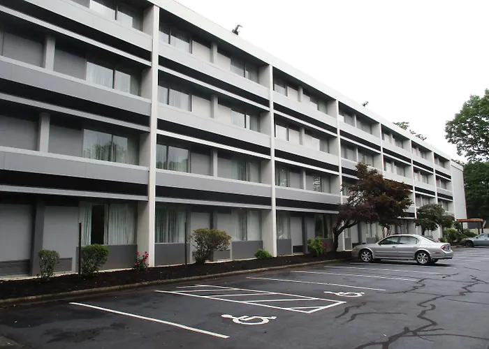 Best Western Plus University Inn Winston-Salem