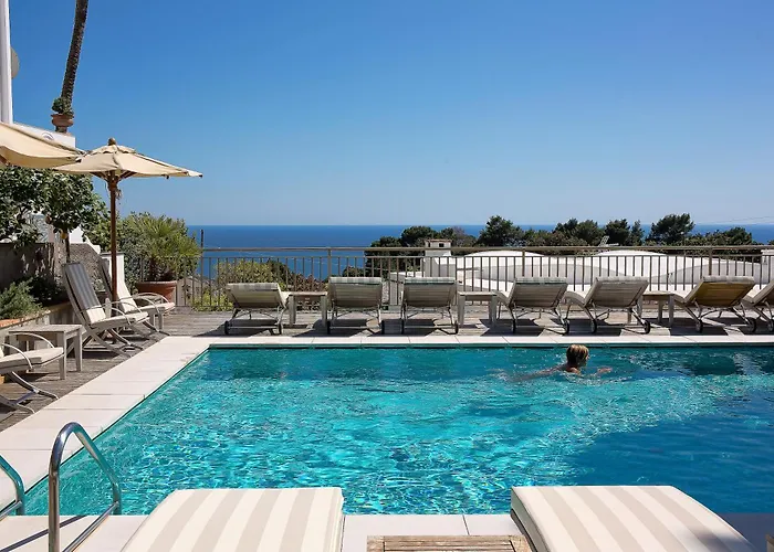 Hotel Canasta Capri