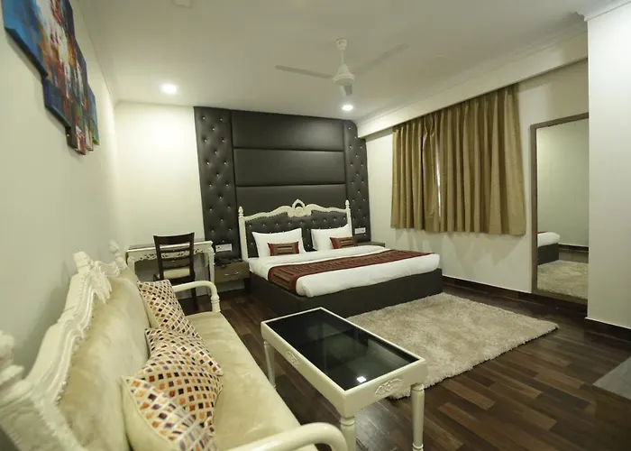 Hotel Red Castle - Near Ganga Ram & Blk Hospital - Karol Bagh New Delhi