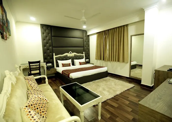 Hotel Red Castle - Near Ganga Ram & Blk Hospital - Karol Bagh New Delhi
