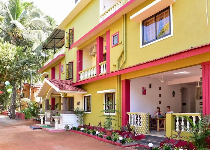 Laliguras Villa Beachside Escape - 100M From Candolim Beach