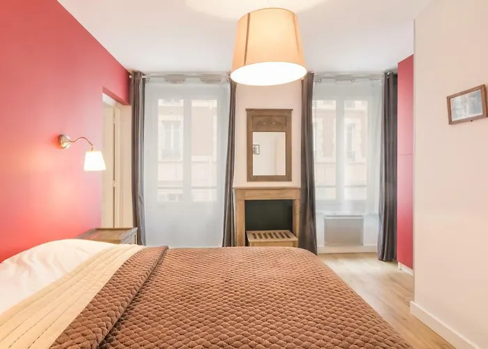 Les Toits De Paris Bed & Breakfast