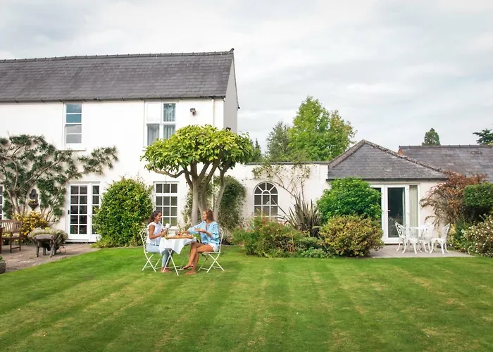 Little Manor Bed & Breakfast Cheltenham