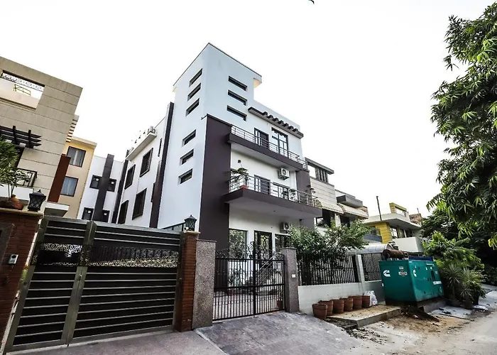 Hotel Vizima Palace - Near Wave City Center Metro Station Noida