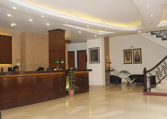 Hotel Broadways Inn Manali 